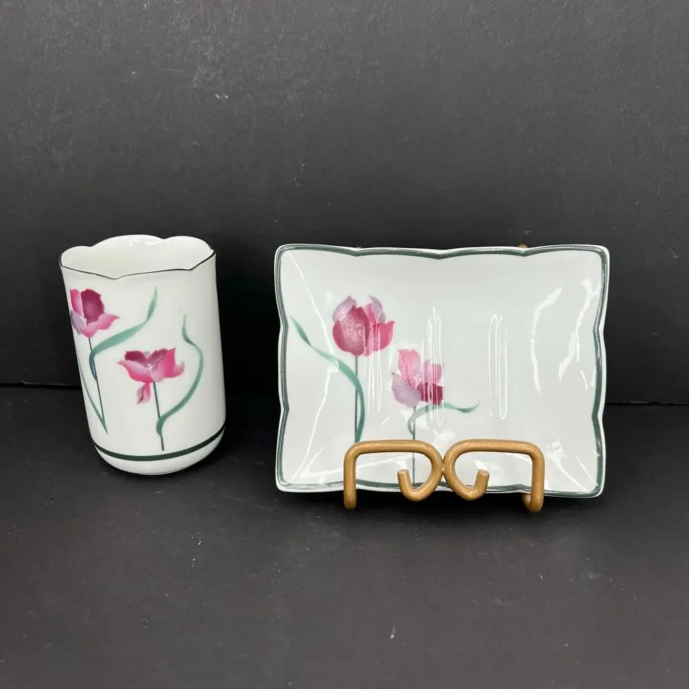 1988 Diana by Andre Richard Co Japan tulips soap dish and toothbrush holder